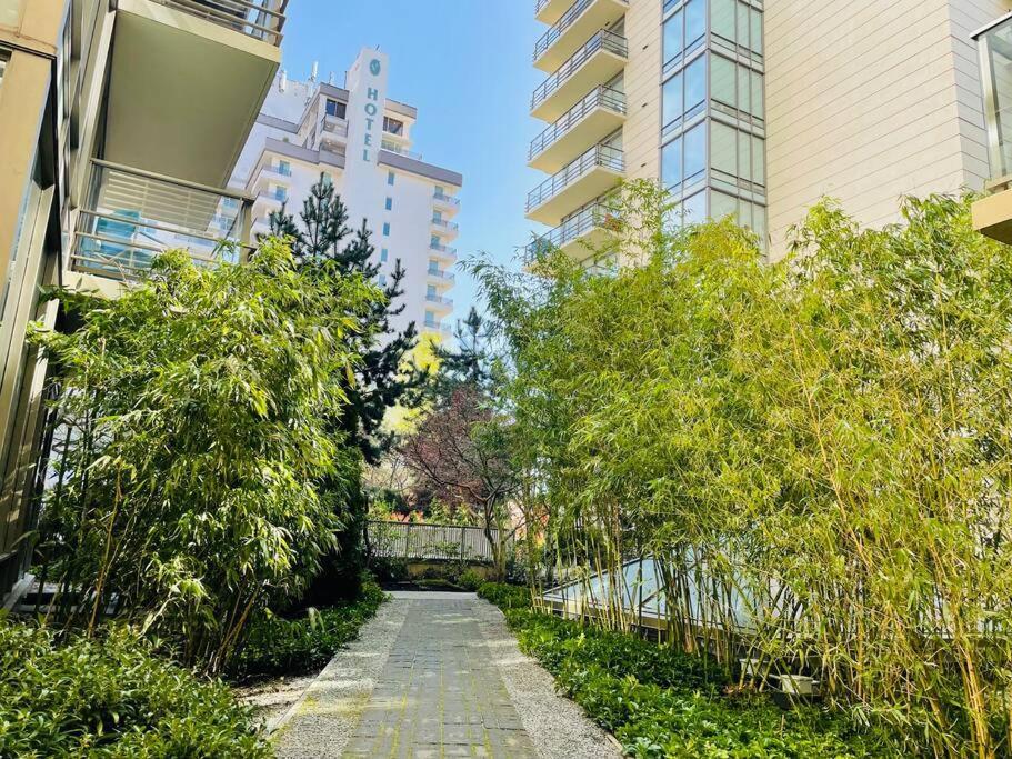 Apartment Spacious Downtown 2 Bedroom With Pool And Air Conditioning Victoria