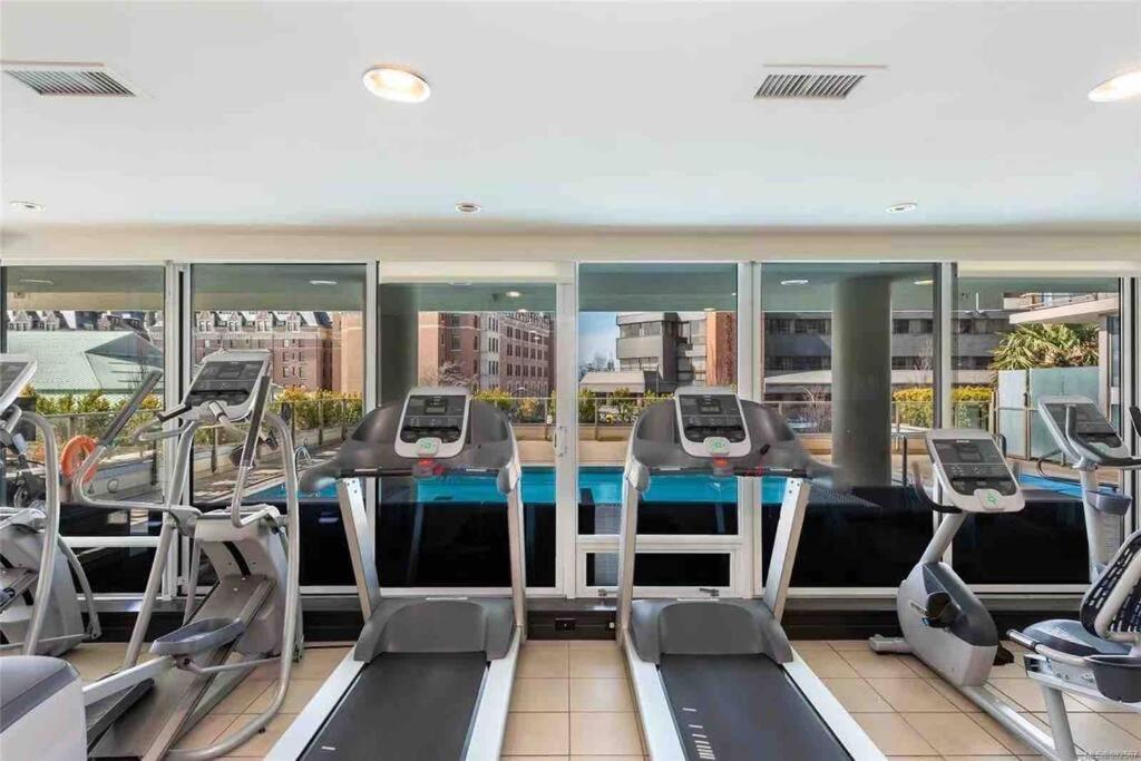 Apartment Spacious Downtown 2 Bedroom With Pool And Air Conditioning *