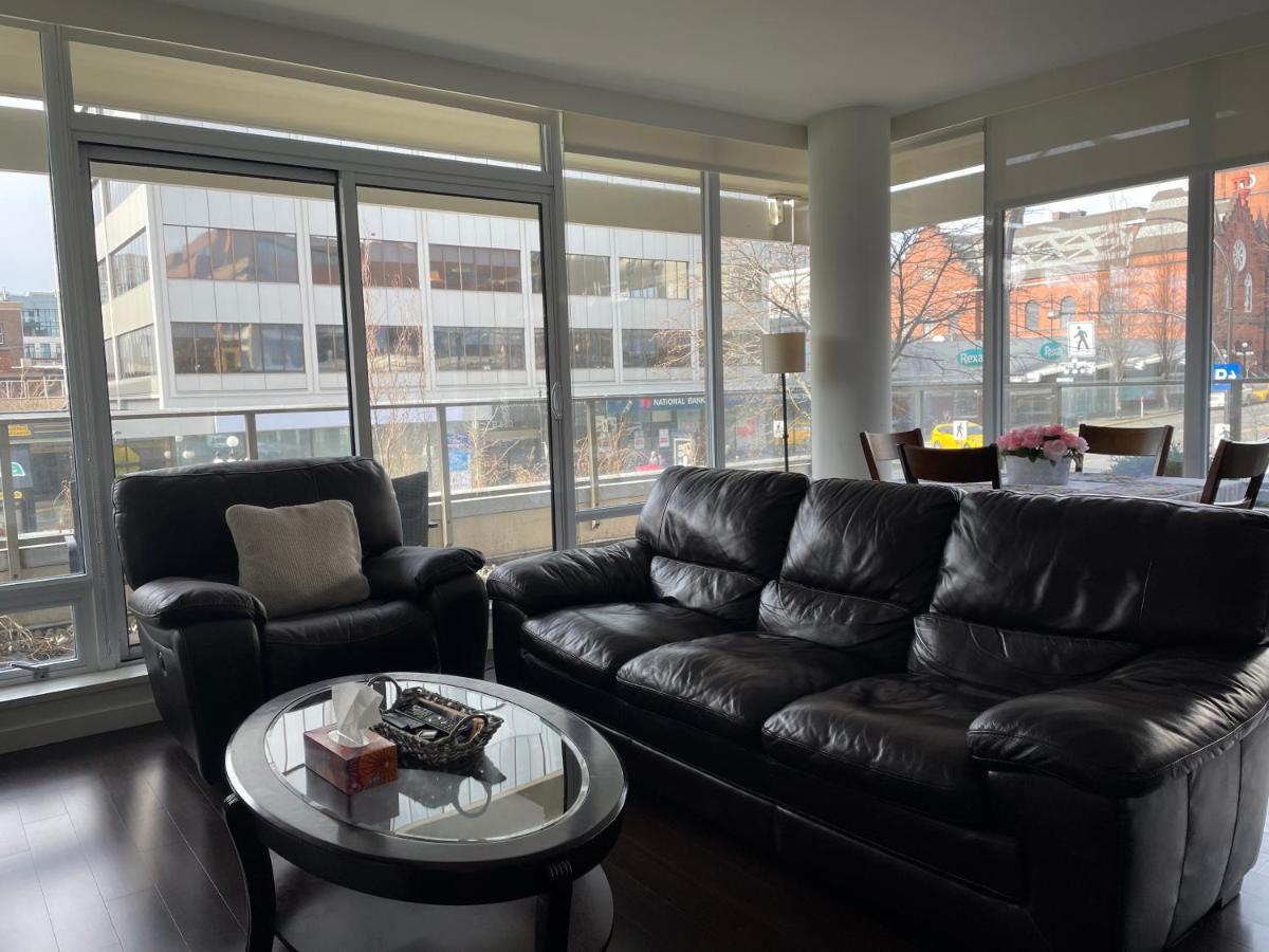 Spacious Downtown 2 Bedroom With Pool And Air Conditioning Apartment